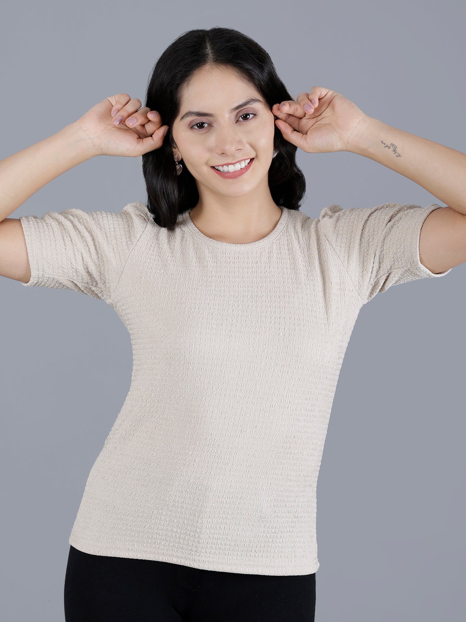 Viigobella Women’s Textured Short Sleeve Top in Beige Cotton Fabric